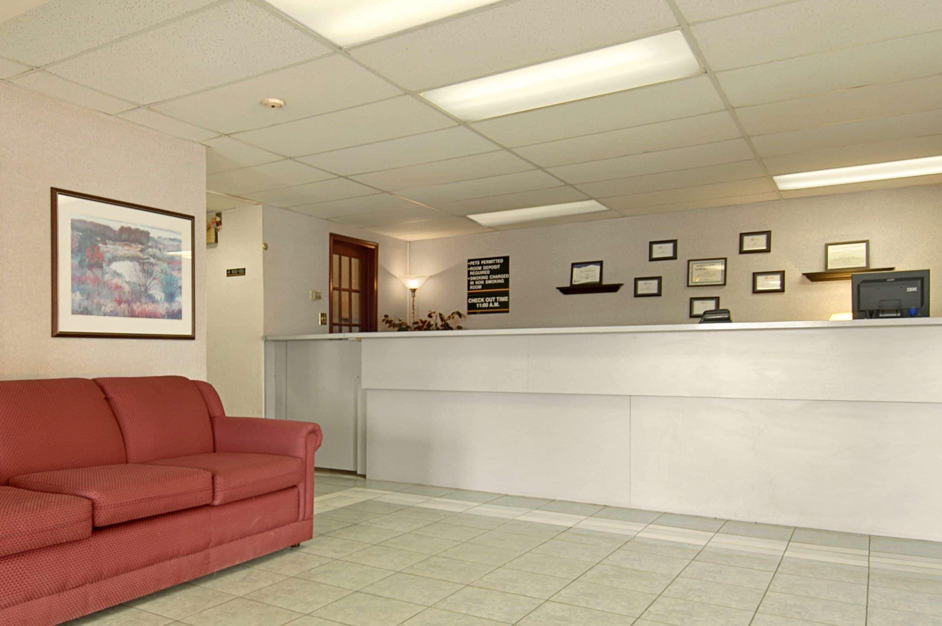 Super 8 By Wyndham Red Deer Hotel Bagian luar foto