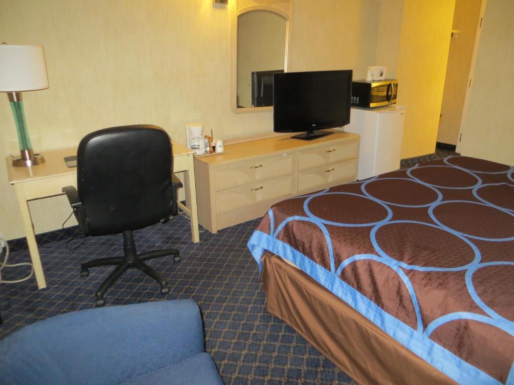 Super 8 By Wyndham Red Deer Hotel Ruang foto