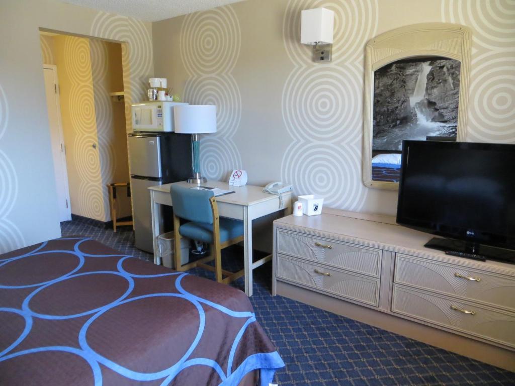 Super 8 By Wyndham Red Deer Hotel Ruang foto