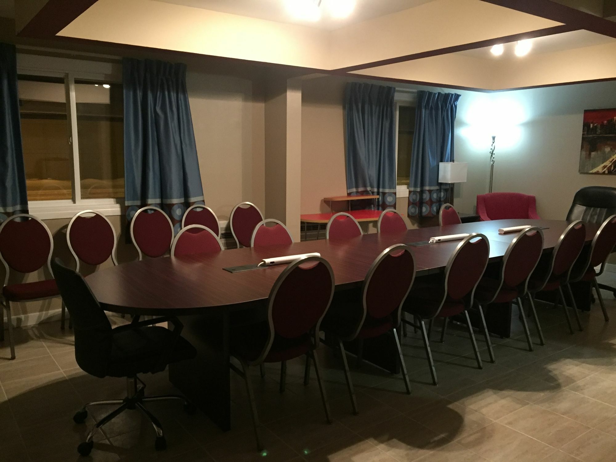 Super 8 By Wyndham Red Deer Hotel Bagian luar foto