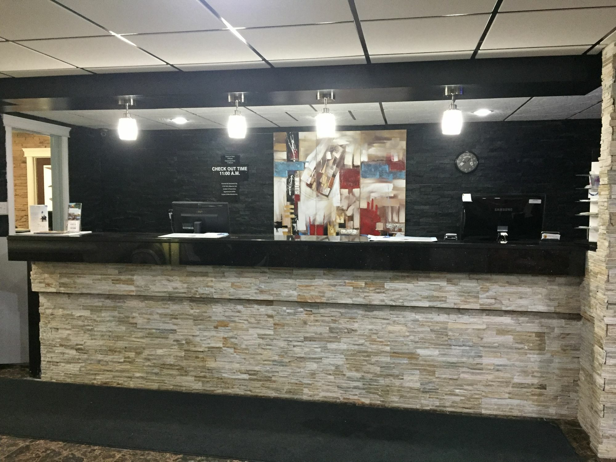 Super 8 By Wyndham Red Deer Hotel Bagian luar foto