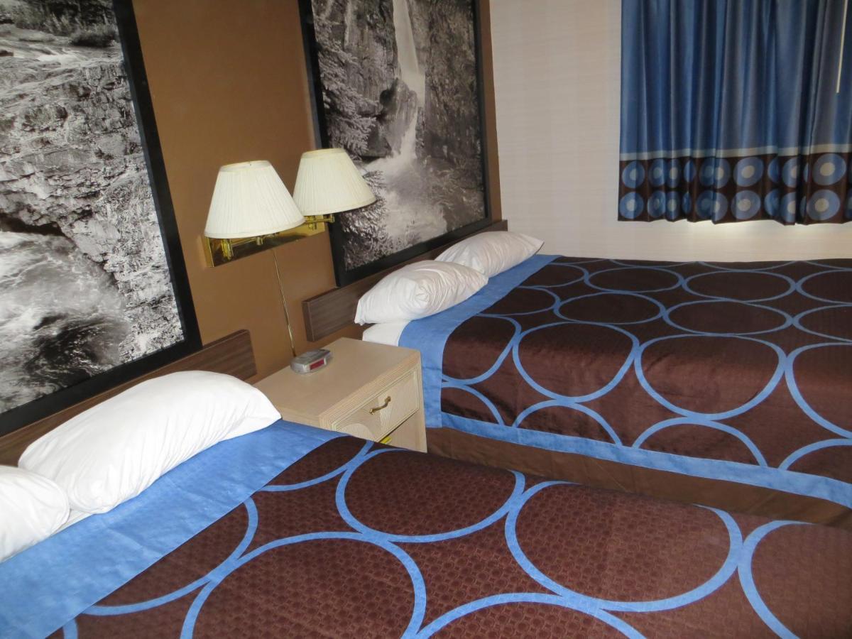 Super 8 By Wyndham Red Deer Hotel Ruang foto