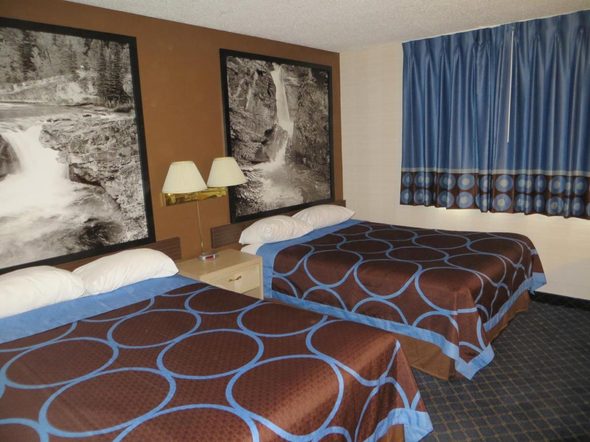 Super 8 By Wyndham Red Deer Hotel Ruang foto