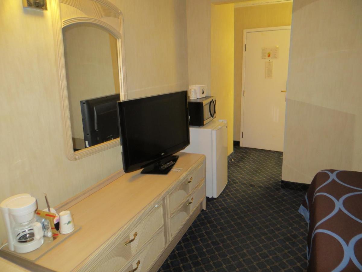Super 8 By Wyndham Red Deer Hotel Ruang foto